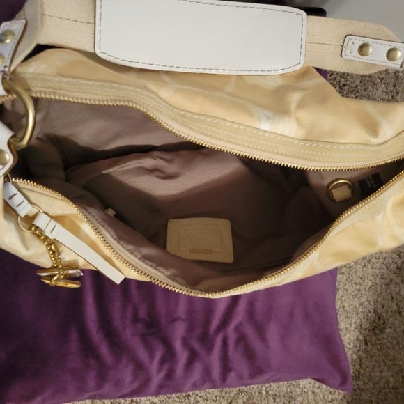 Coach Handbag with C design - Picture 6 of 7